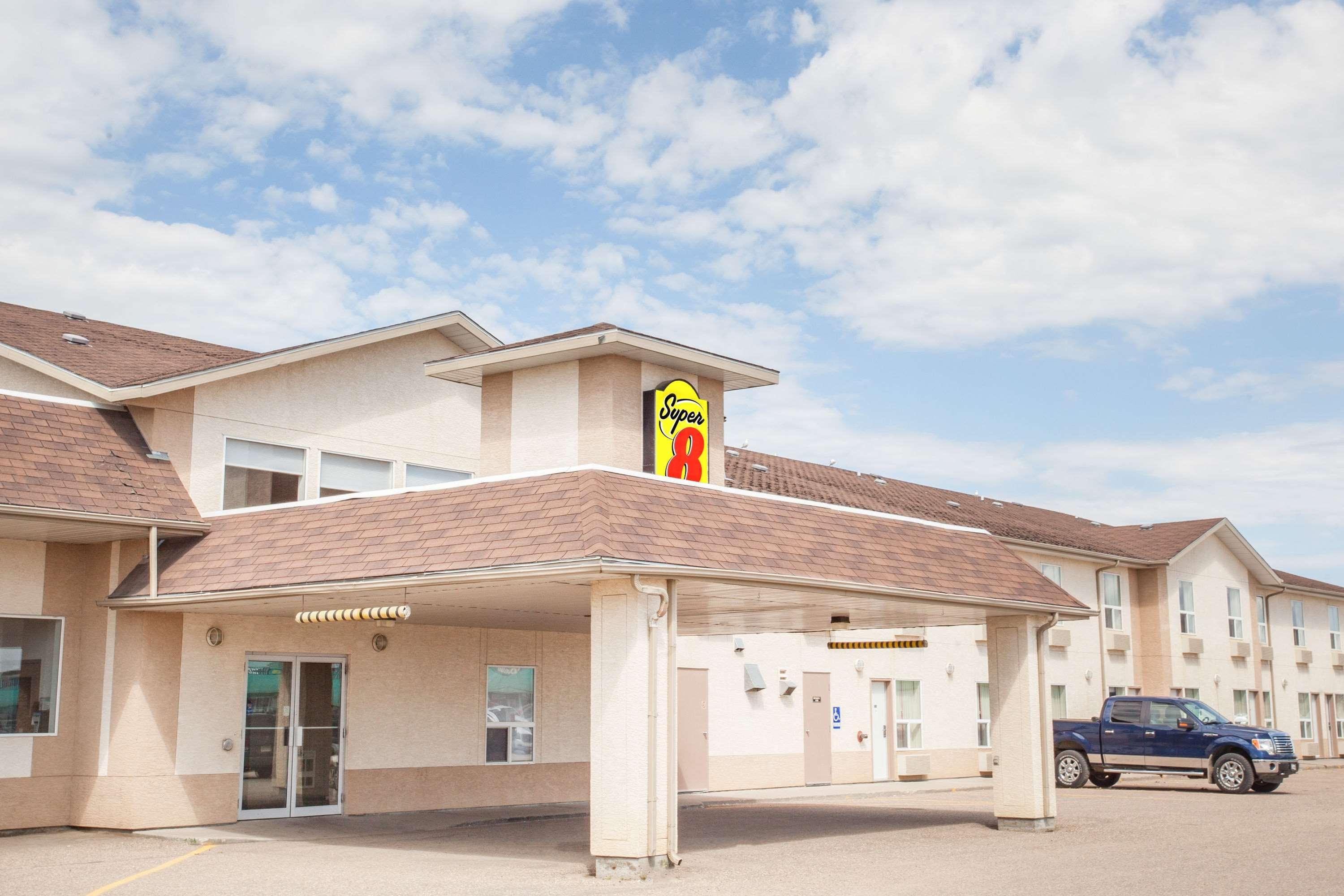 Super 8 By Wyndham Meadow Lake Exterior photo