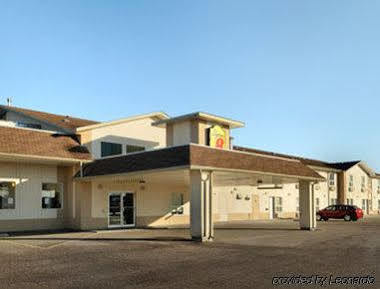 Super 8 By Wyndham Meadow Lake Exterior photo